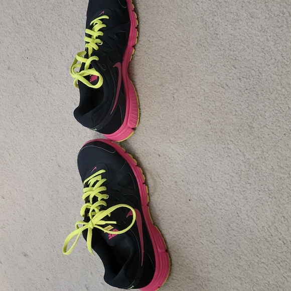 Nike neon sneakers - Picture 2 of 2